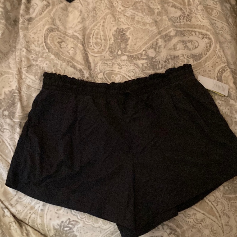 NWT! WOMEN’S BLACK HIGH-RISE SHORTS!